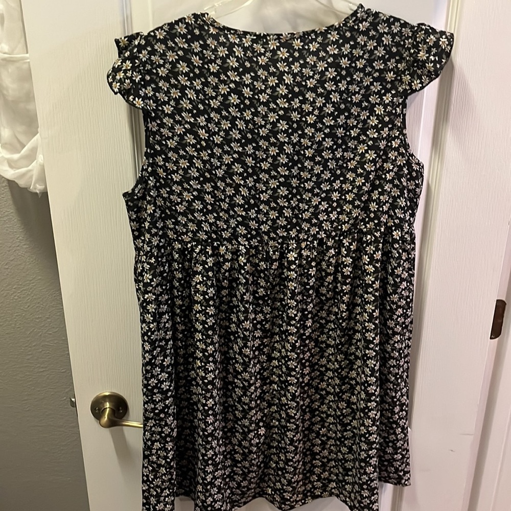 3/$20 Shein black ruffle sleeve, V-neck daisy flower dress-New - Picture 7 of 7